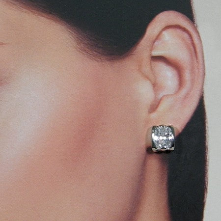 Zilveren oorsteker met grote diamant geslepen zirconia stenen